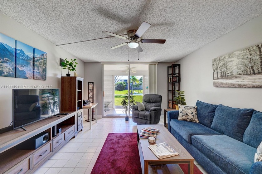 Welcome to your tranquil haven in Meadowbrook Lakes, nestled in - Beach Condo for sale in Dania, Florida on Beachhouse.com