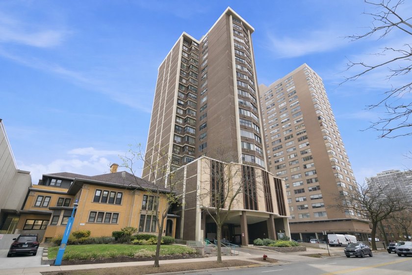 Perfectly situated next to Loyola University, this high-floor - Beach Condo for sale in Chicago, Illinois on Beachhouse.com