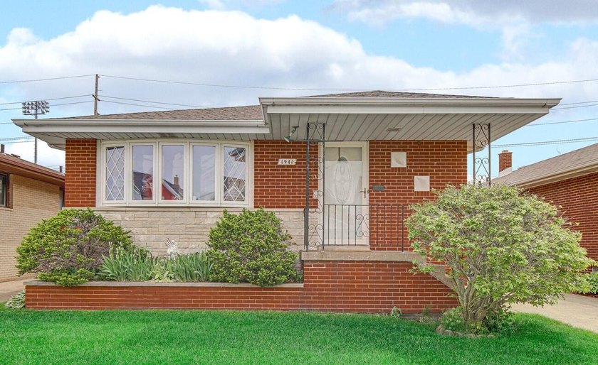 Welcome home to this solid, well maintained 3 bedroom, 1.5 bath - Beach Home for sale in Whiting, Indiana on Beachhouse.com