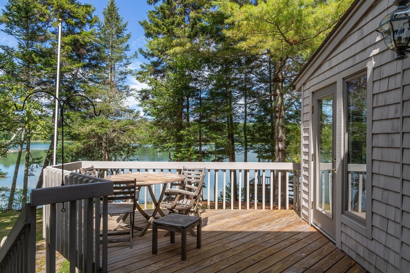 This meticulously maintained year round home has 177 feet of - Beach Home for sale in South Thomaston, Maine on Beachhouse.com