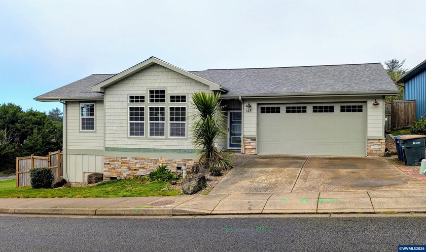 Beautifully appointed traditional style one level home North of - Beach Home for sale in Newport, Oregon on Beachhouse.com