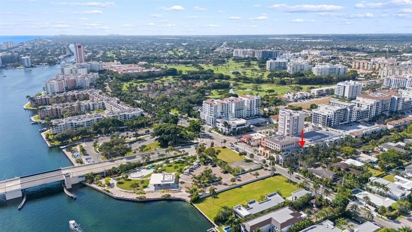 Where elegance meets effortless East Boca Raton living, this - Beach Townhome/Townhouse for sale in Boca Raton, Florida on Beachhouse.com