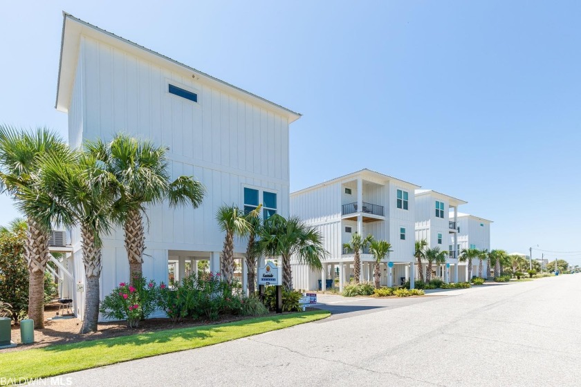 Welcome to this luxurious 2-bedroom 3 bath gold-fortified - Beach Home for sale in Gulf Shores, Alabama on Beachhouse.com