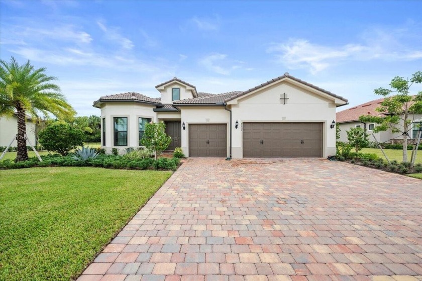 This elegant Oversized single story 3 bed/3.5 bath plus office - Beach Home for sale in Palm Beach Gardens, Florida on Beachhouse.com