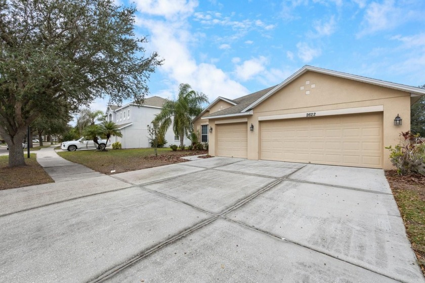 Beautiful Family home located in River Bend. Do not miss all the - Beach Home for sale in Ruskin, Florida on Beachhouse.com