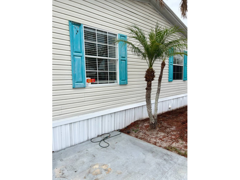 MUST SEE!  This 2005  home features split floor plan, vaulted - Beach Home for sale in Vero Beach, Florida on Beachhouse.com