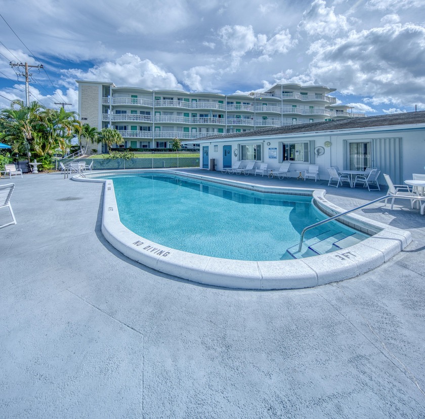 Gorgeous fully upgraded unit with rare 2 full baths.  This unit - Beach Condo for sale in Lake Worth Beach, Florida on Beachhouse.com