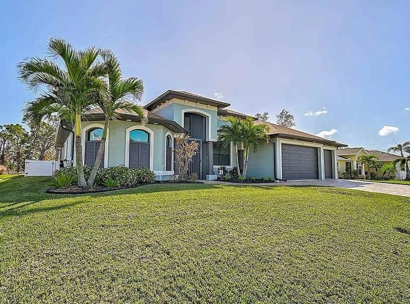 Under contract-accepting backup offers. Welcome to your new - Beach Home for sale in Rotonda West, Florida on Beachhouse.com