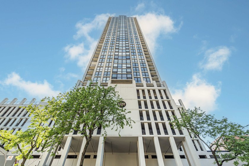 Welcome to this beautiful south-facing one-bedroom condo with - Beach Condo for sale in Chicago, Illinois on Beachhouse.com