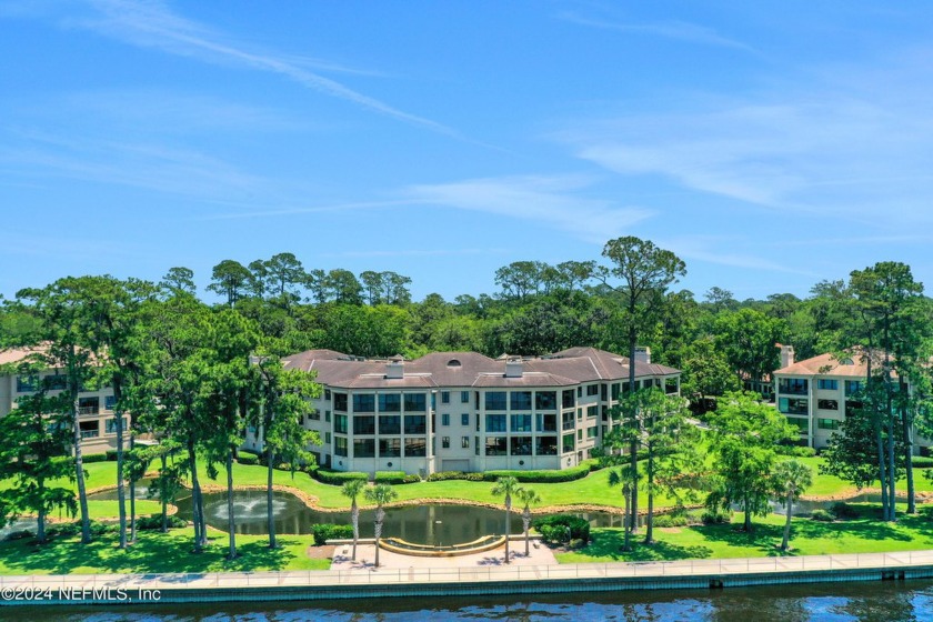 This exquisite penthouse condominium has been meticulously - Beach Condo for sale in Jacksonville, Florida on Beachhouse.com