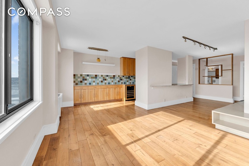 Corner Unit With River Views! Welcome to 3671 Hudson Manor - Beach Condo for sale in Bronx, New York on Beachhouse.com