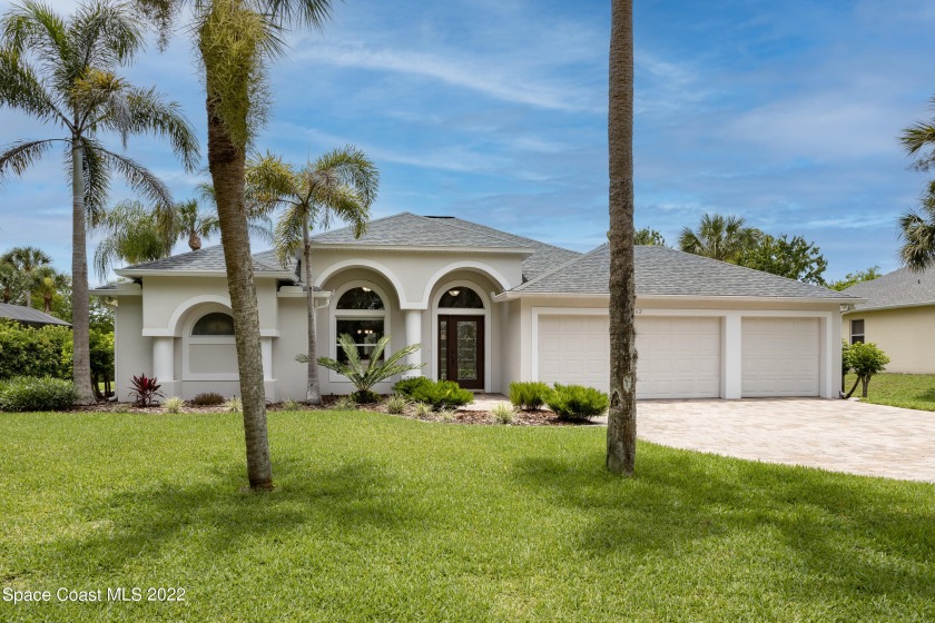 NEWER ROOF, POOL, 1 ACRE. This home has curb appeal and - Beach Home for sale in Merritt Island, Florida on Beachhouse.com
