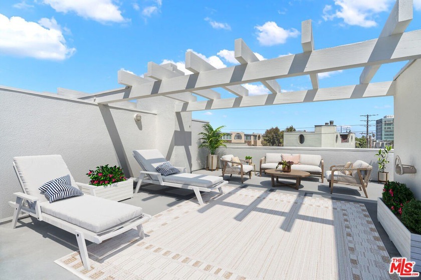 Absolutely stunning remodeled townhouse ideally situated between - Beach Condo for sale in Marina Del Rey, California on Beachhouse.com