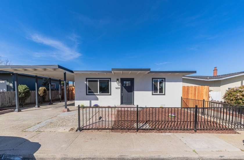 Beautifully renovated home thoughtfully updated with modern - Beach Home for sale in Seaside, California on Beachhouse.com