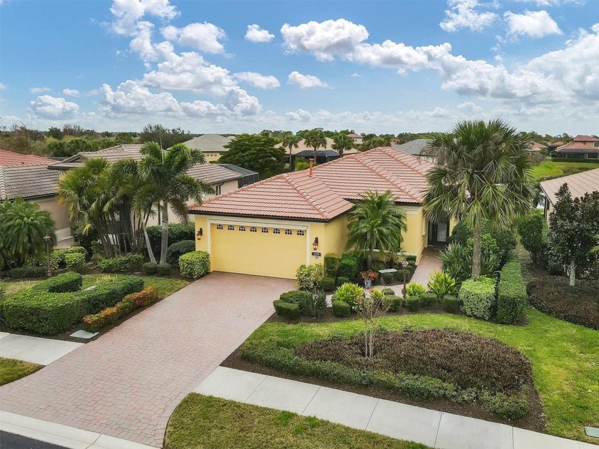 This GORGEOUS,IMMACULATE and MOVE-IN-READY Lee Wetherington - Beach Home for sale in Venice, Florida on Beachhouse.com