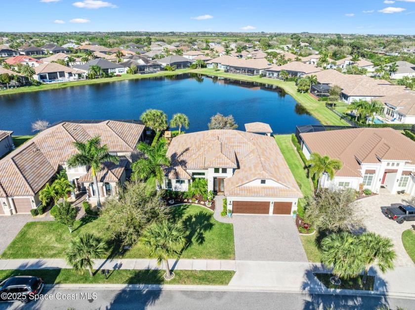 BEAUTIFUL, move-in ready, 4 BR/3BA/3 car garage LAKEFRONT luxury - Beach Home for sale in Melbourne, Florida on Beachhouse.com