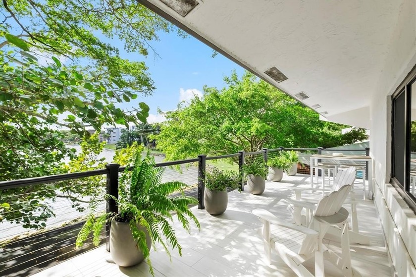 Exceptionally well-maintained residence in the gated community - Beach Condo for sale in Miami, Florida on Beachhouse.com