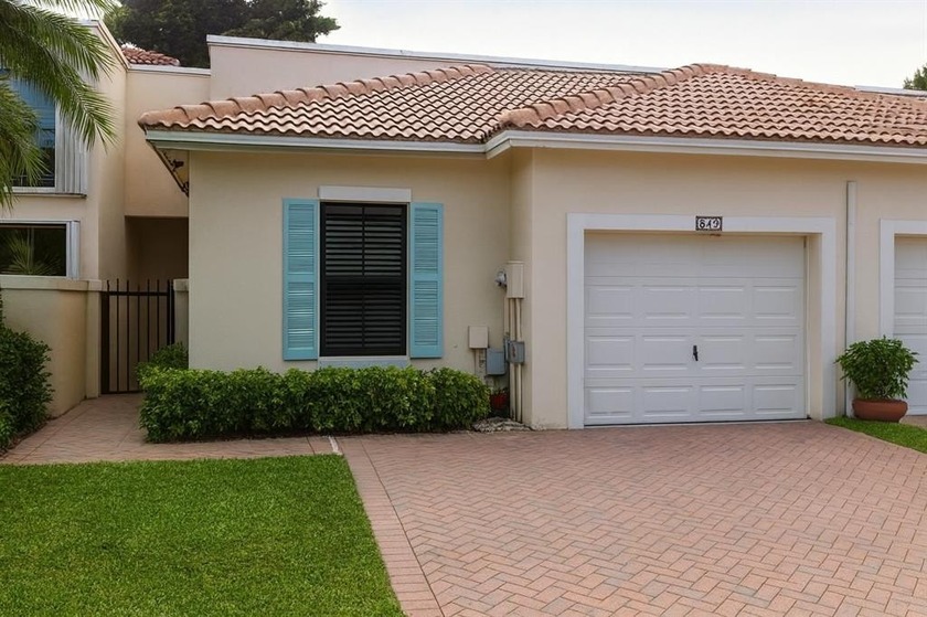 Stunning Villa in an Ideal Location. Perfect for Families - Beach Home for sale in Pembroke Pines, Florida on Beachhouse.com