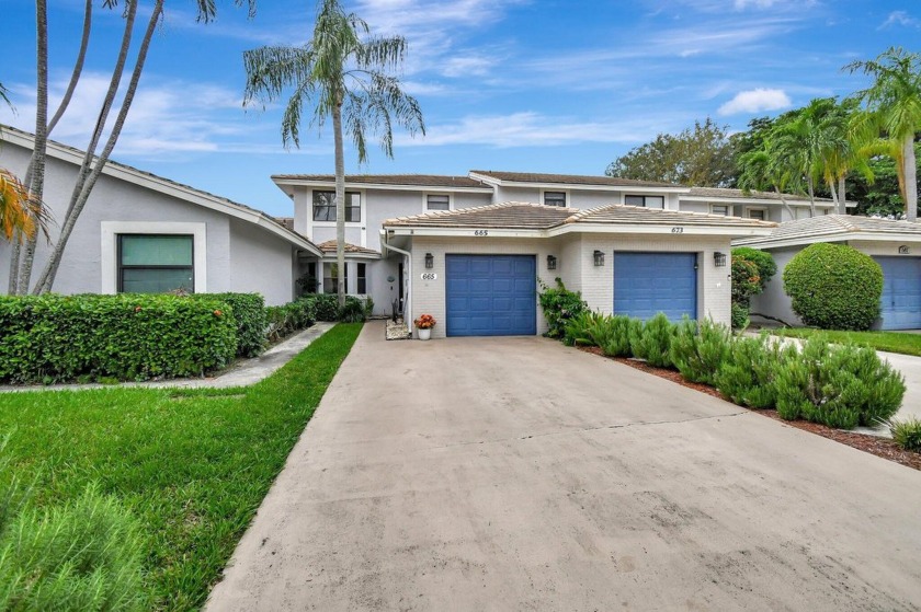 Sensational LAKEFRONT 3 Bed 2.5 Bath Townhome located within the - Beach Townhome/Townhouse for sale in Deerfield Beach, Florida on Beachhouse.com