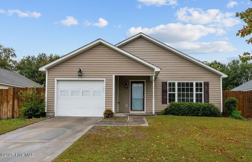 MOTIVATED SELLER! Great open layout with 3 bedrooms, 2 baths - Beach Home for sale in New Bern, North Carolina on Beachhouse.com