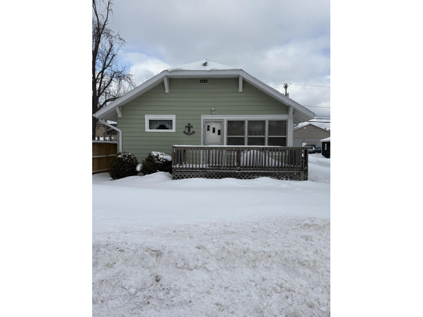 Cozy 1 story home. 3 bedrooms, 1 bath, detached 1 1/2 car garage - Beach Home for sale in Rogers City, Michigan on Beachhouse.com