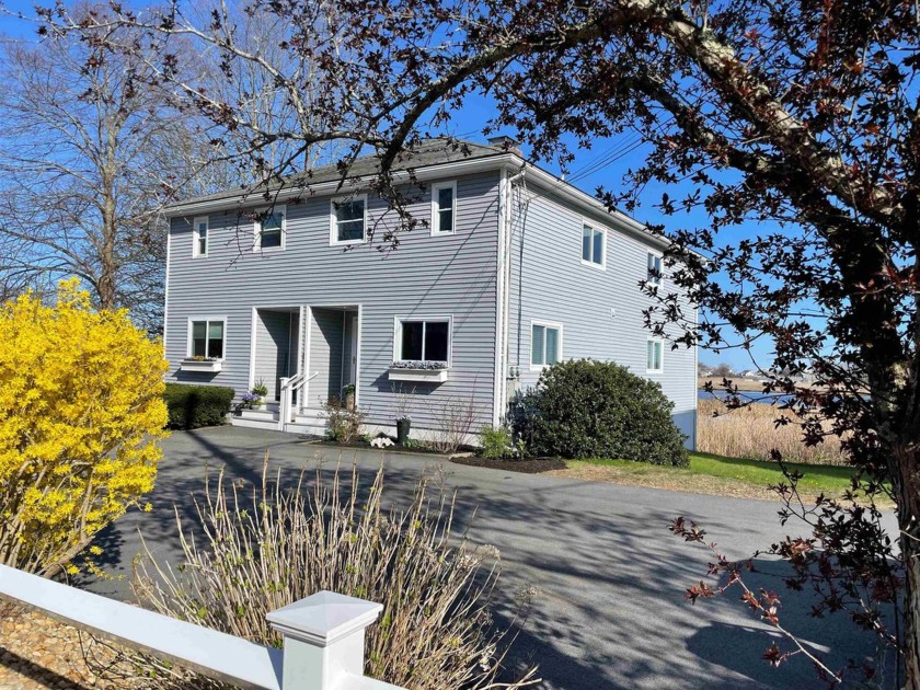 Bright 2 Bedroom Condominium for Sale in Hampton, NH.  Walk to - Beach Condo for sale in Hampton, New Hampshire on Beachhouse.com
