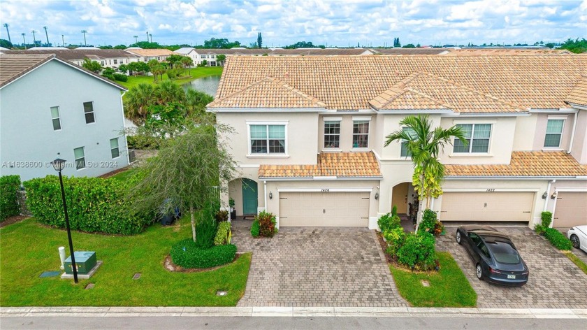 Welcome home to this ideal gated community! Enjoy newer - Beach Townhome/Townhouse for sale in Hollywood, Florida on Beachhouse.com