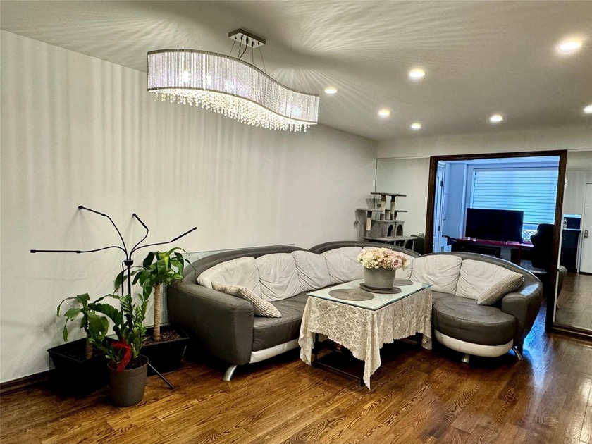 Stunning, spacious, and bright fully gut renovated two-bedroom - Beach Condo for sale in Brooklyn, New York on Beachhouse.com