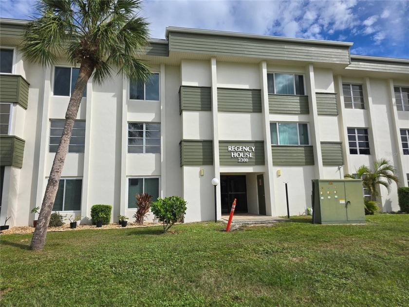 This 1-bedroom condo is a blank canvas ready for your vision! - Beach Condo for sale in Port Charlotte, Florida on Beachhouse.com