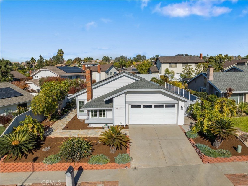 CUSTOM SINGLE-LEVEL POOL HOME JUST LISTED IN DANA POINT! This - Beach Home for sale in Dana Point, California on Beachhouse.com