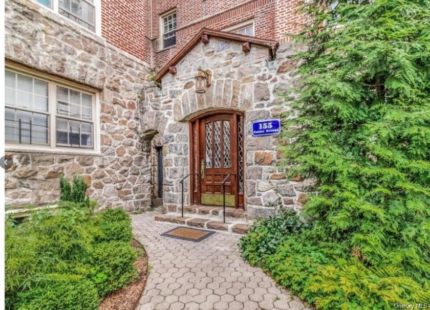 Simply unpack your bags! Welcome to Beauchamp Gardens. This - Beach Apartment for sale in New Rochelle, New York on Beachhouse.com
