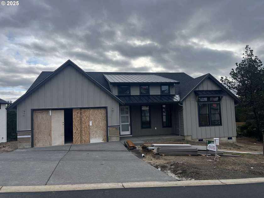 Located in the newly developed Highlands at Manzanita - Beach Home for sale in Manzanita, Oregon on Beachhouse.com