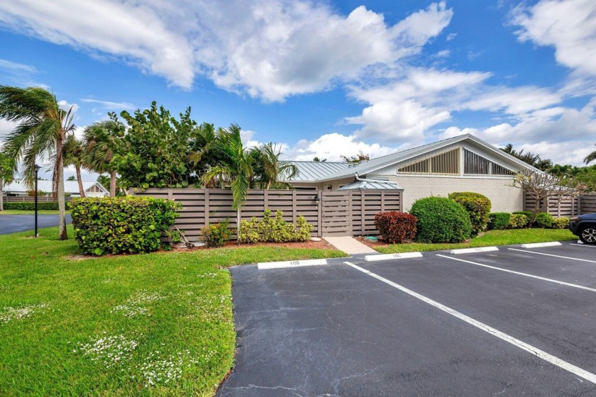 Newly Renovated! One level villa has just been completely - Beach Home for sale in Jupiter, Florida on Beachhouse.com