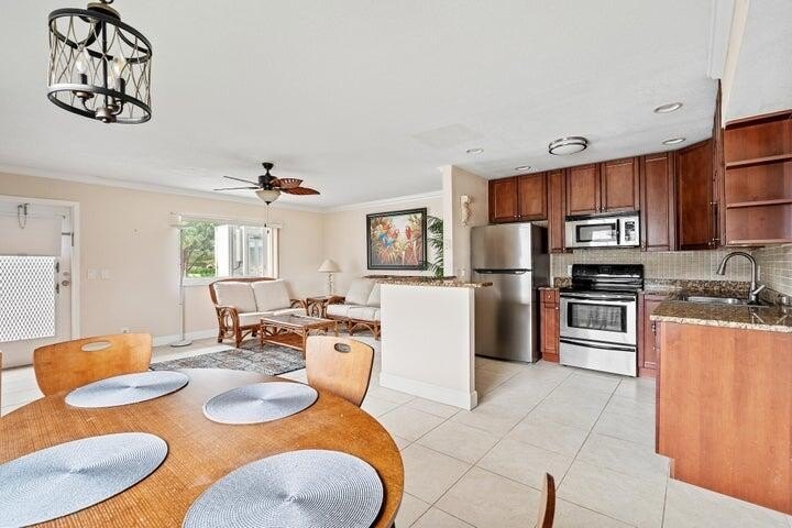 Gorgeous 1 bedroom 1.5 bath Condo located on the golf course - Beach Condo for sale in Delray Beach, Florida on Beachhouse.com