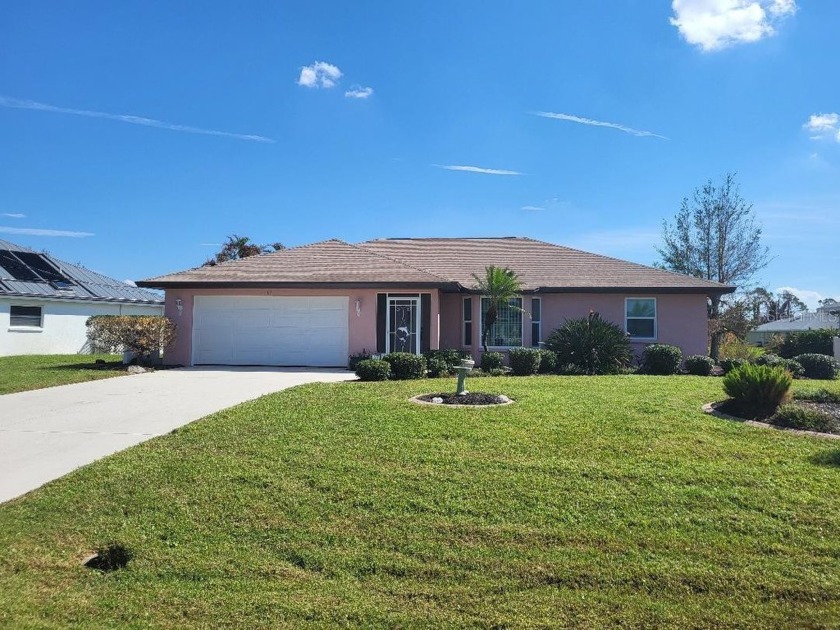 Extremely well kept 3 bedroom 2 bath 2 car large 25x23 garage - Beach Home for sale in Rotonda West, Florida on Beachhouse.com