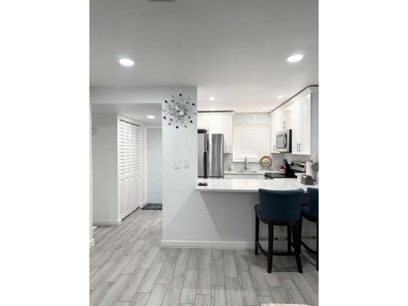 Beautiful and spacious 1 bedroom, 1 bathroom move -in ready - Beach Condo for sale in Sunrise, Florida on Beachhouse.com