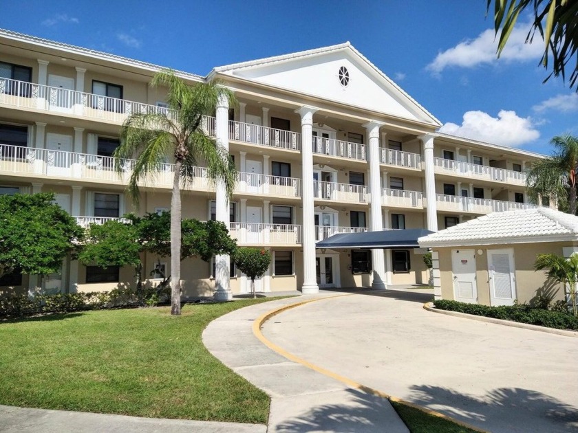 Burg & DiVosta built - 4th Floor, 2 bedroom/2 bath Whitehall - Beach Condo for sale in West Palm Beach, Florida on Beachhouse.com