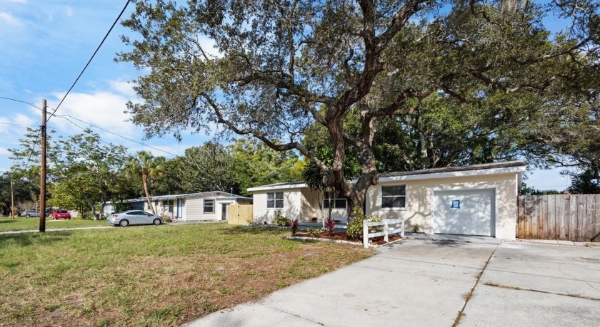 Location! Location! This lovely 3 bedroom home is move in ready! - Beach Home for sale in Largo, Florida on Beachhouse.com