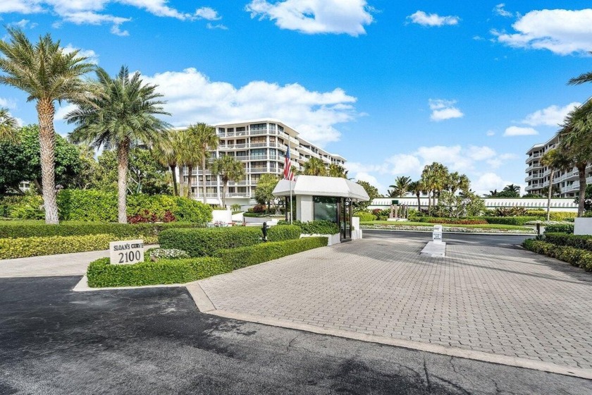 Waterfront Penthouse with bright southern exposure offers - Beach Condo for sale in Palm Beach, Florida on Beachhouse.com