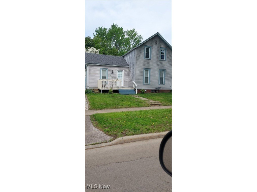 Welcome to this adorable, completely remodeled 2 BR/1 Bath home - Beach Home for sale in Conneaut, Ohio on Beachhouse.com