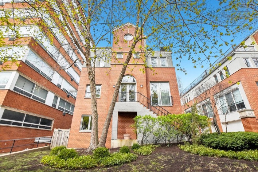 Stunning, Sun-Drenched Corner Townhome in Prime Evanston - Beach Townhome/Townhouse for sale in Evanston, Illinois on Beachhouse.com
