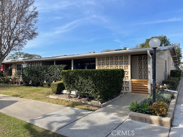 (Mutual 5-69-A) Two Bedroom, one bath, drive-up ... CORNER with - Beach Other for sale in Seal Beach, California on Beachhouse.com