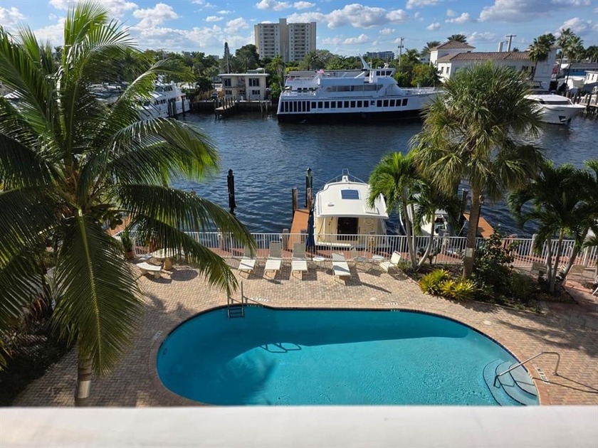 Freshly painted 1 bed / 1 bath in Middle River Villas, an east - Beach Condo for sale in Fort Lauderdale, Florida on Beachhouse.com