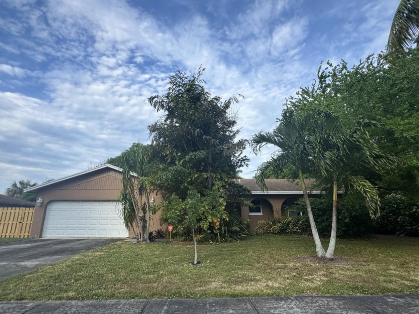 Charming East Delray Home with No HOA at a fantastic price! - Beach Home for sale in Delray Beach, Florida on Beachhouse.com