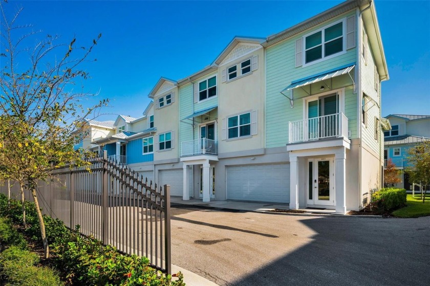 Experience your Florida lifestyle in this luxury townhome in the - Beach Townhome/Townhouse for sale in Dunedin, Florida on Beachhouse.com