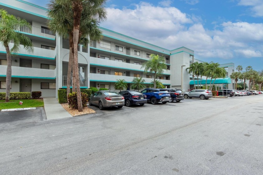 1342 Square Feet PLUS Balcony over looking tranquil Oak tree - Beach Condo for sale in Lake Worth, Florida on Beachhouse.com