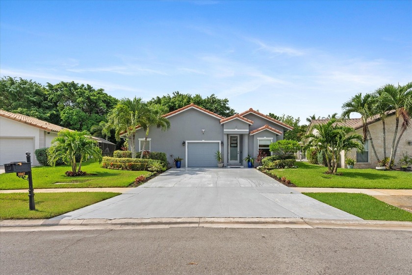 Experience luxury living in this beautiful 3 bedroom 2 bath home - Beach Home for sale in Boca Raton, Florida on Beachhouse.com