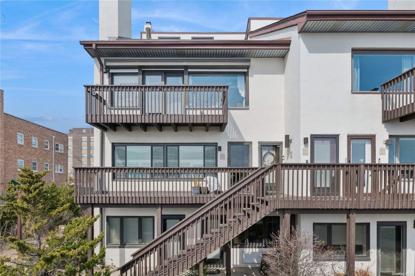 Welcome to your exclusive oceanfront retreat, where luxury and - Beach Townhome/Townhouse for sale in Long Beach, New York on Beachhouse.com