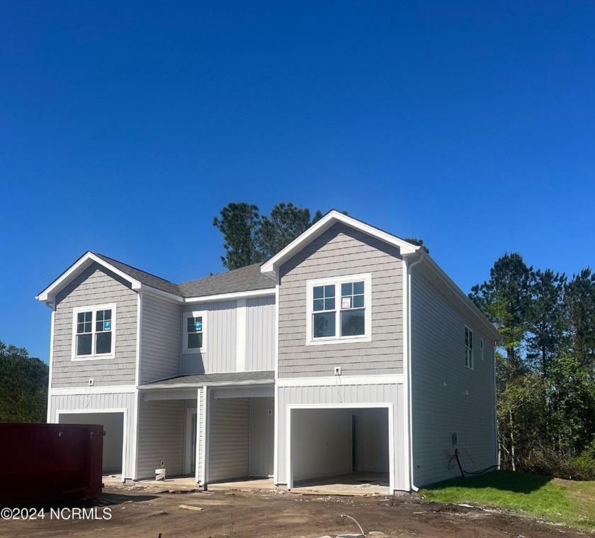 Welcome to this stunning new townhome in SNEADS FERRY (right - Beach Townhome/Townhouse for sale in Holly Ridge, North Carolina on Beachhouse.com