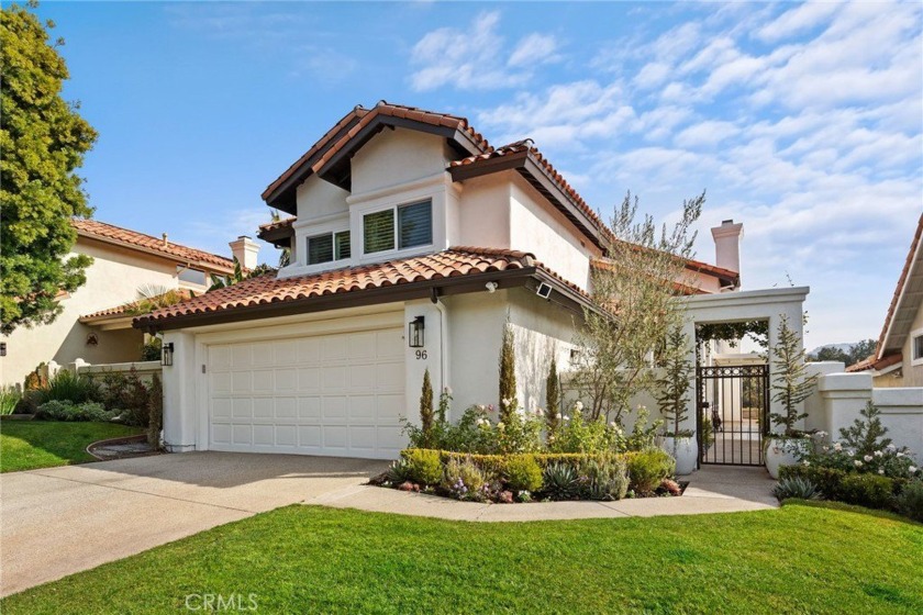 Savor the beauty of sweeping golf course views at this - Beach Home for sale in Coto de Caza, California on Beachhouse.com